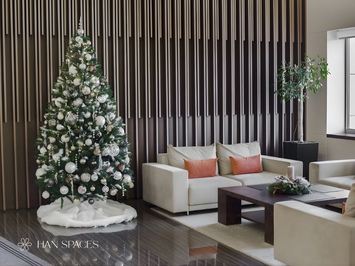 trang-tri-voi-cay-thong-bieu-tuong-dac-trung-cua-noel