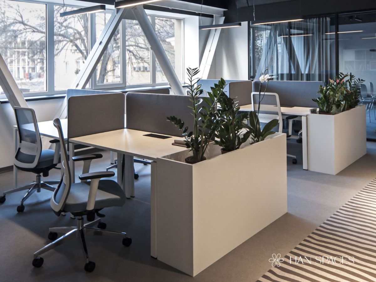 ban-lam-viec-ca-nhan-nen-sap-xep-dam-bao-su-gon-gang-va-rong-rai