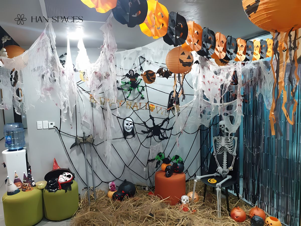 goi-y-mau-trang-tri-van-phong-halloween-sang-tao