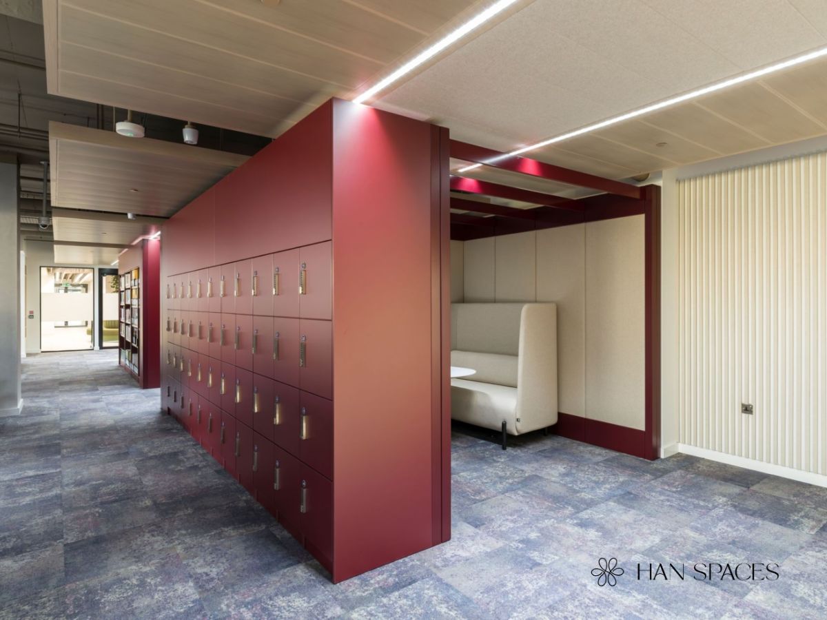 bo-tri-he-tu-locker-kim-loai-trong-thiet-ke-van-phong-phong-cach-industrial