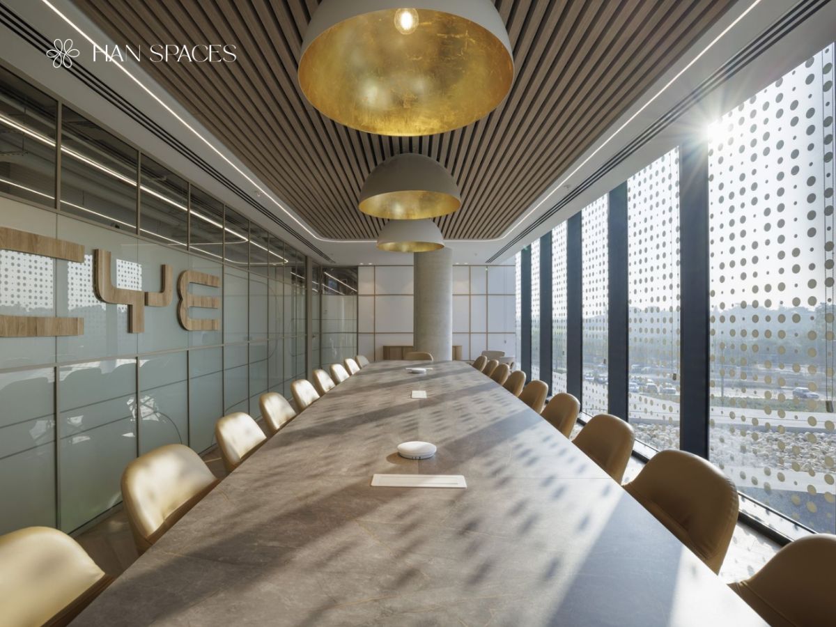 thiet-ke-phong-hop-chau-au-voi-tone-mau-nhe-nhang-thanh-lich