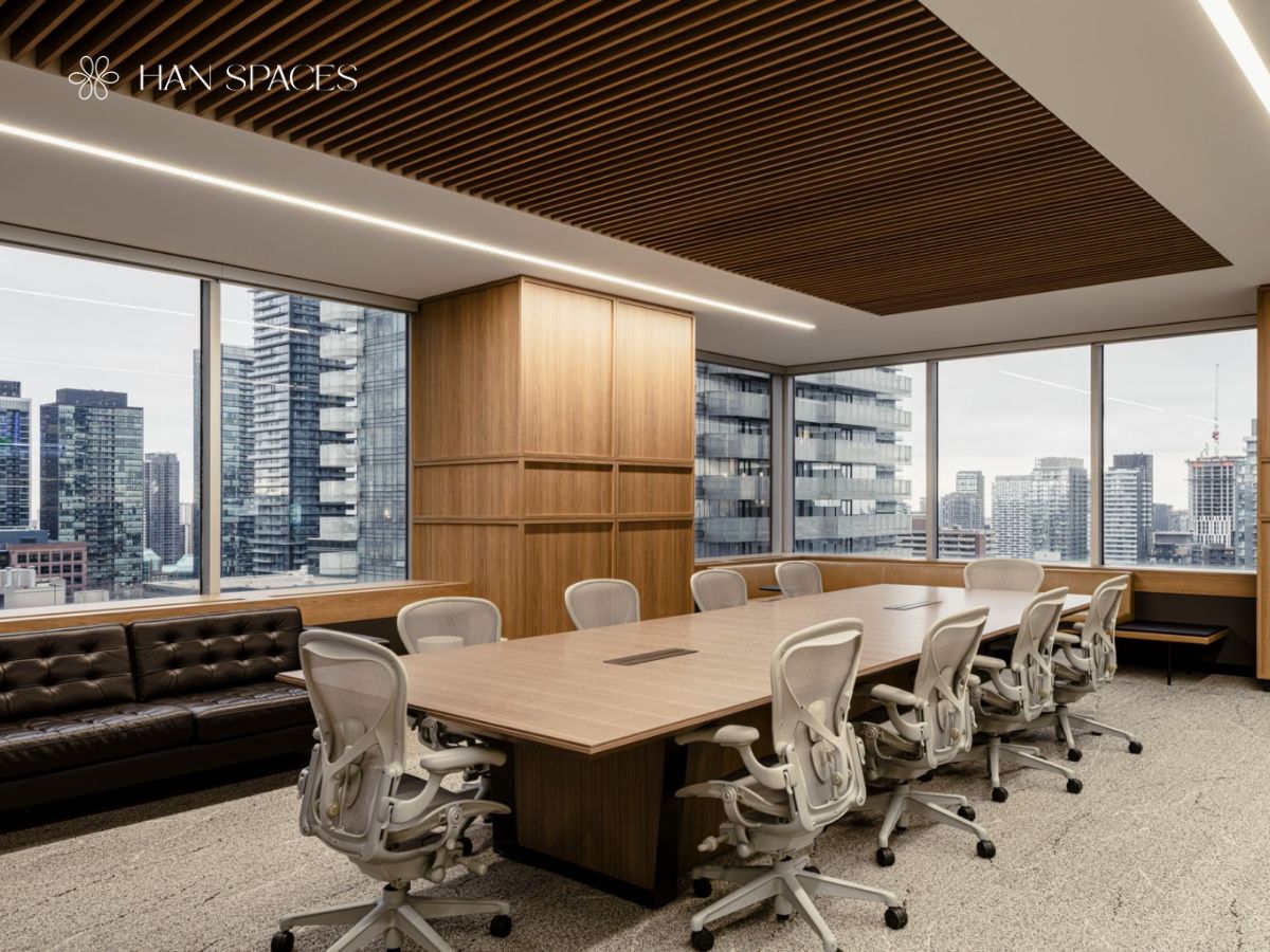 thiet-ke-van-phong-voi-noi-that-go-giup-khong-gian-am-ap-sang-trong